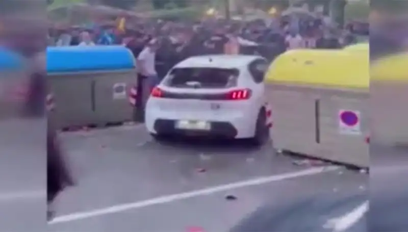 Taraftarların Arasına Dalıp Kaza Yapan Araç: 13 Yaralı!