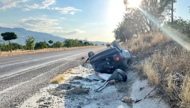 Adıyaman’da Yolda Diken Üstünde: Otomobil Takla Attı!