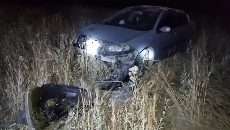 Burdur'da Otomobil Tarla İçine Uçtu, İki Kişi Yaralandı!