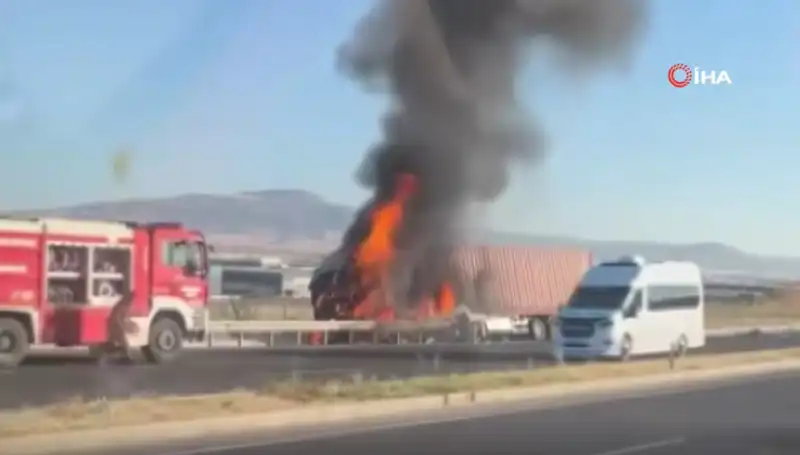 Ankara'da Dehşet Verici Kaza: TIR Alev Alev Yandı