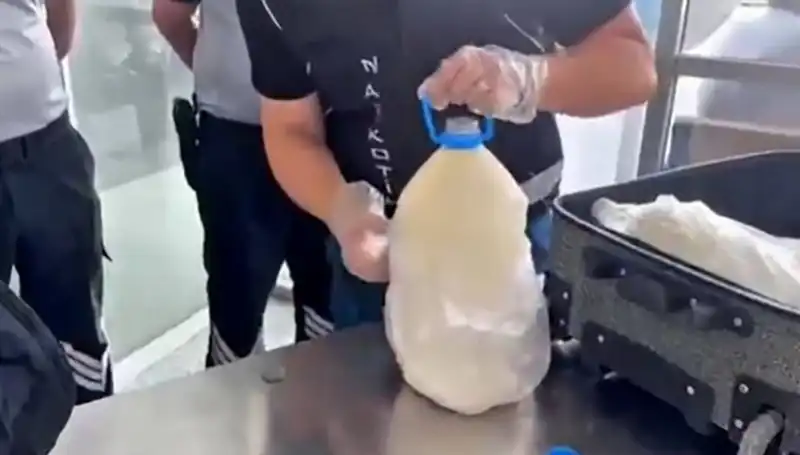 Havalimanında Süt Şişesi İçinde Ele Geçirilen 12 Kilo 800 Gram Nedir?