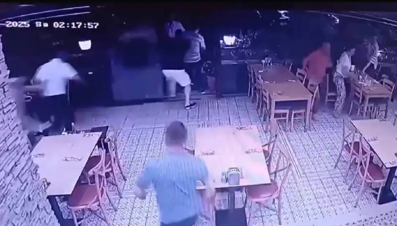 Deprem Anı Anbean Güvenlik Kamerasında: İşte Şok Edici Görüntüler!