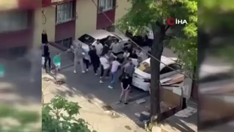 Kapıları Zorlayan Madde Bağımlısına Dikkat Çeken Dayak Olayı
