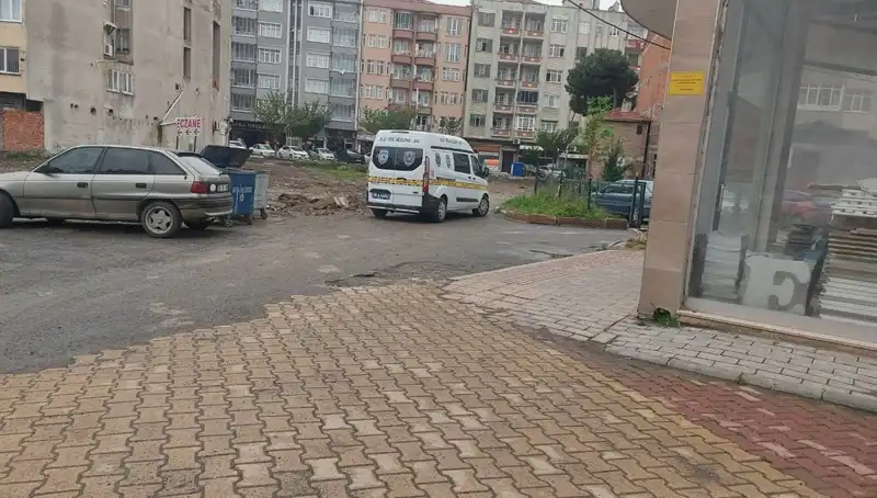 4'üncü Kat Balkonundan Düşen Kadın Hastaneye Kaldırıldı!