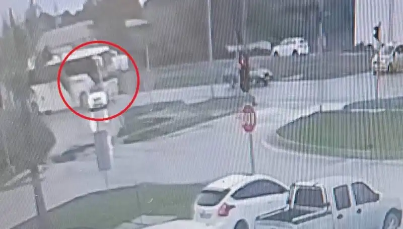 Kırmızı Işıkta Duran Araçlara Yolcu Otobüsü Çarptı: Olayın Ayrıntıları