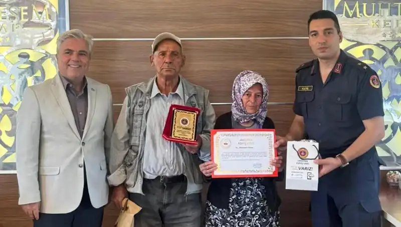 Tek Varoluşları Olan Evi Jandarmaya Bağışladılar: Duygusal Hikaye
