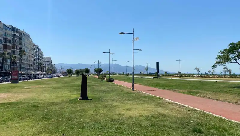 İzmir'de Tarihi Sıcaklık Rekoru: Kordon Sahili Boş Kaldı