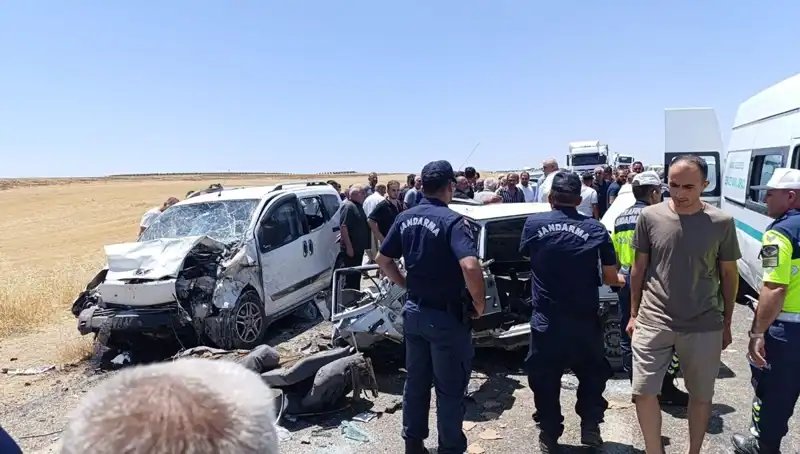 Üzücü Kaza: Otomobil ve Hafif Ticari Araç Çarpıştı, 4 Kişi Hayatını Kaybetti