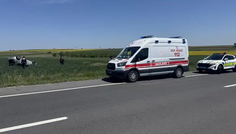 Edirne'de Devrilen Otomobilde Sürücü ve Eşi Yaralandı: Kaza Anı Gerçekten Şok Edici!