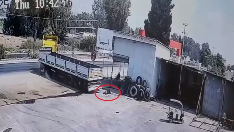 Genç İşçi, Tamirhanede TIR’ın Altında Kalarak Hayatını Kaybetti