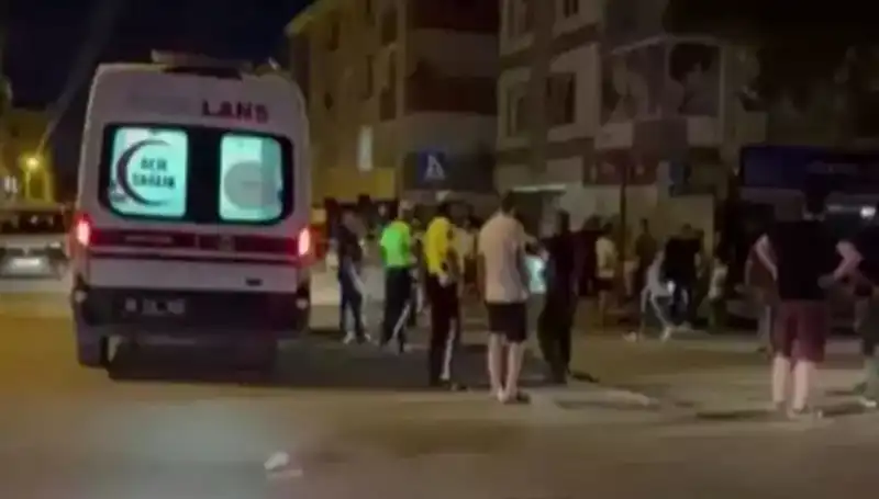 Alkol Tesiriyle Kontrolü Kaybeden Sürücü, Tartıştığı Yayaları Kamyonetiyle Ezdikten Sonra Kaçtı