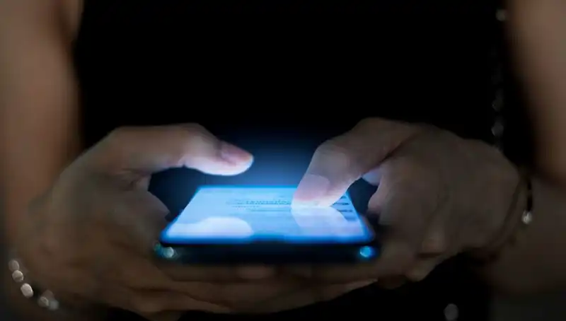Narsisizm Belirtileri: Telefon Alışkanlığının Psikolojik Etkileri