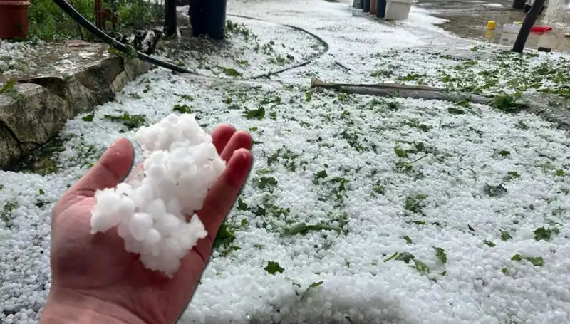 Dolu Yüzünden Haziran'da Bembeyaz Manzaralar: Doğa Bir Anlık Şokta!