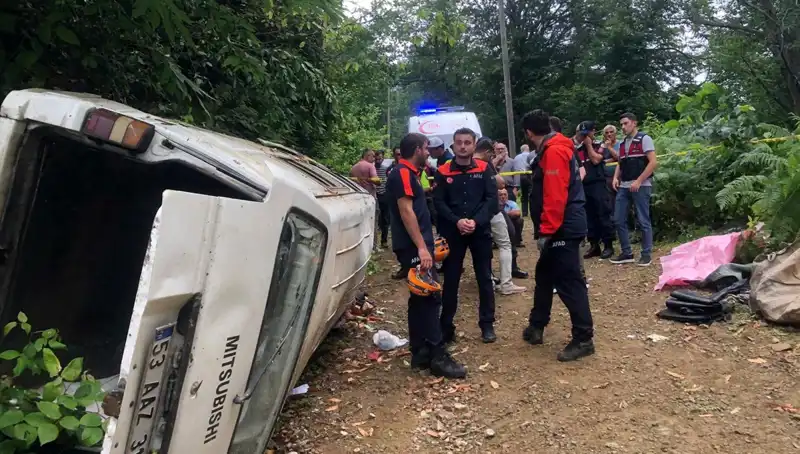 Rize'deki Minibüs Kazasında İki Kişi Hayatını Kaybetti: Olayın Ayrıntıları