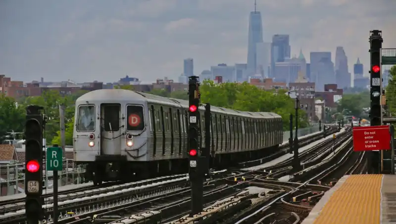 Metro Sörfü Tehlikesi: 15 Yaşındaki Çocuk Hayatını Kaybetti!