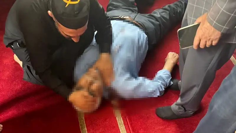 Camide Namaz Kılarken Bıçaklanan Adamın Sırrı Ne?