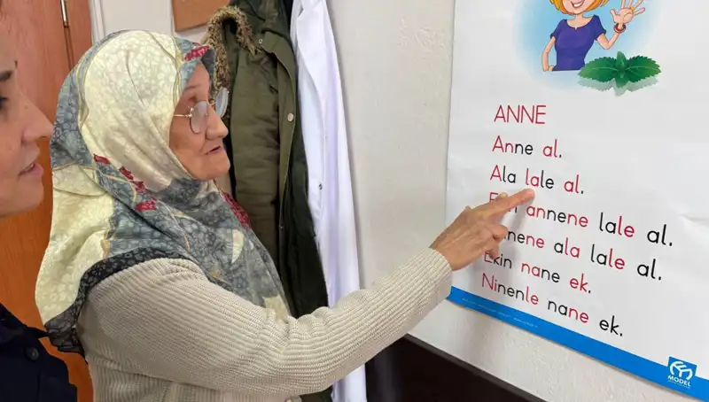 65 Yaşında Yeni Bir Başlangıç: Ayşe Teyze Okuma Yazma Öğreniyor