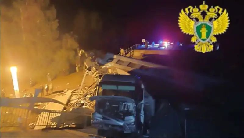 Rusya'da Köprünün Çökmesi: Trenin Üzerine Düştü, Korkunç Bilinci Açıklandı