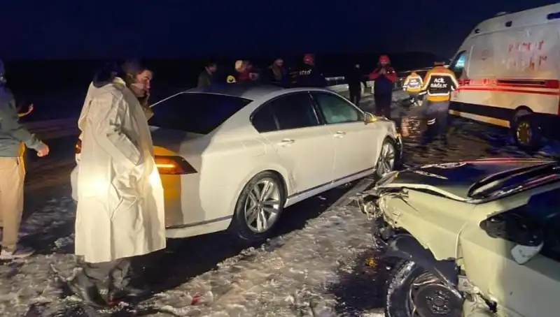 Aksaray'da Feci Zincirleme Kaza: 15 Yaralı ve Olayın Sebepleri