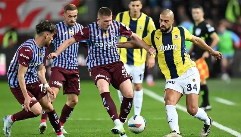 Fenerbahçe ve Trabzonspor Derbisi: Kadıköy'de Kıran Kırana Mücadele Bekleniyor