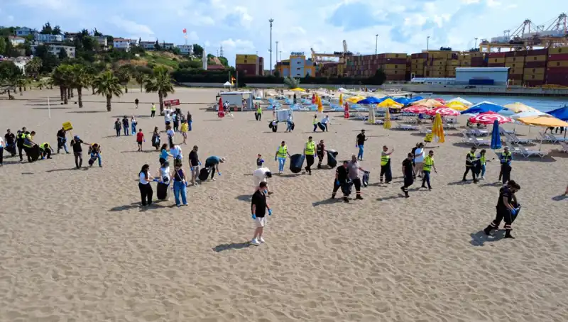 Plajlarda Dev Çevre Temizliği: Gönüllüler Bir Araya Geldi