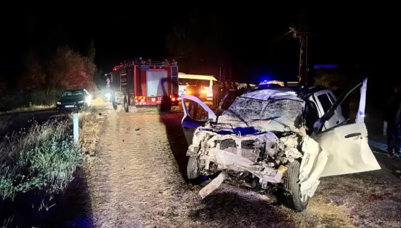 Çiftlik Yolunda Feci Kaza: Ciple Traktör Çarpıştı, 5 Yaralı!