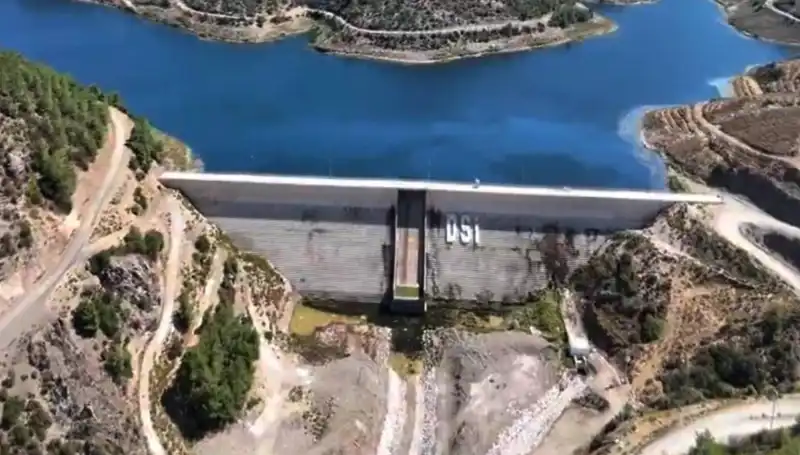 Çeşme'de Su Hasreti Bitiyor: Kesintilere Son Verecek Proje Başladı!