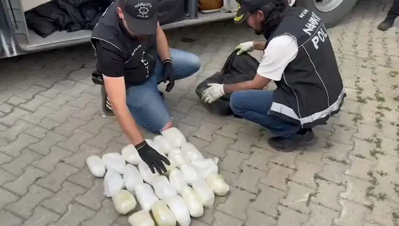 Yolcunun Valizinden Çıkan 13 Kilo Metamfetamin: Türkiye'de Şok Eden Olay!