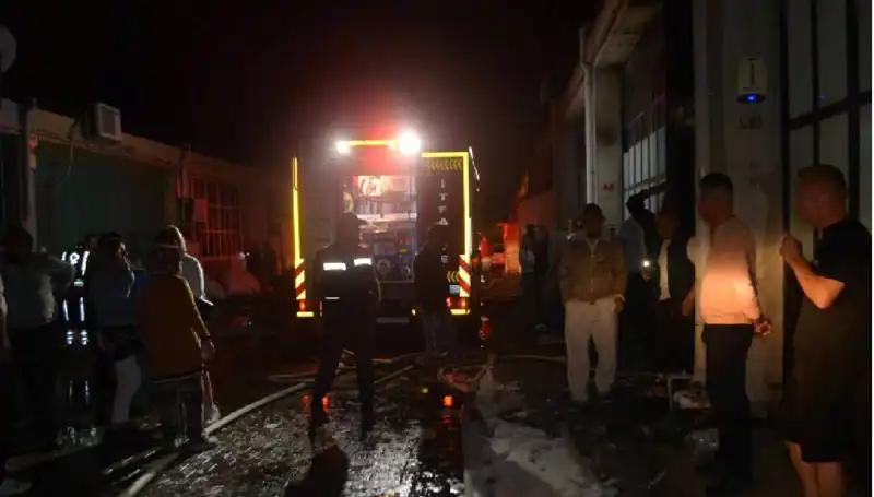Gözlük Fabrikasında Çıkan Yangın Korkuttu, İtfaiye Ekibi Hızla Müdahale Etti