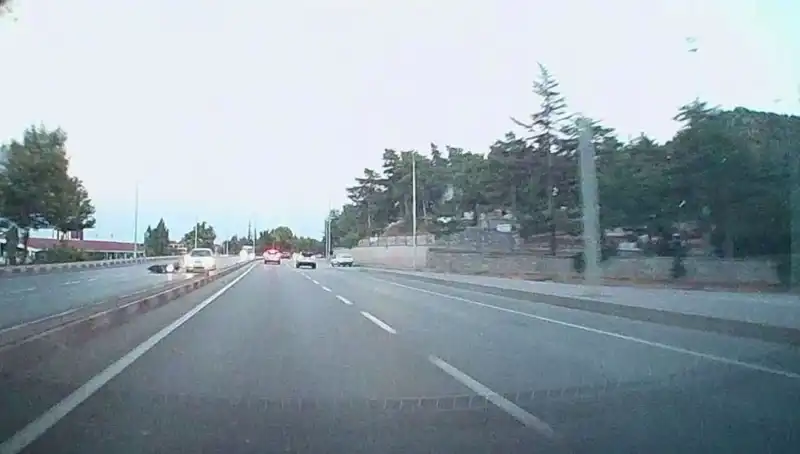 Motosiklet ve Otomobil Çarpıştı: Yolda Dehşet Anları ve Yaralı