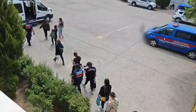 Taylandlı Kadınlara Fuhuş Vaadi: Çalışma ve Oturma İzni Skandalı