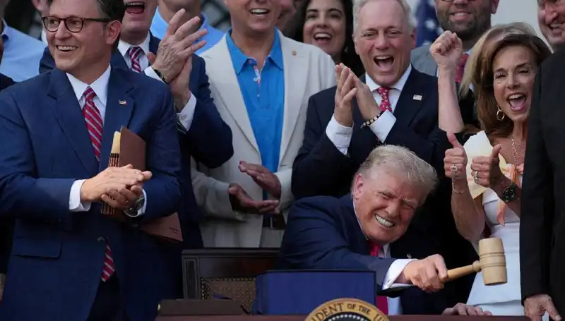 Trump'tan Ekonomiye Can Suğu: "Büyük, Güzel Yasa Tasarısı" İmzalandı