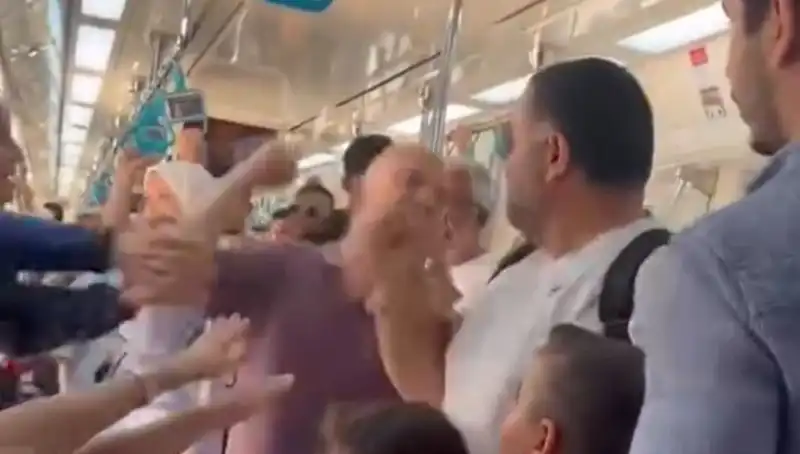 Marmaray'da Şoke Eden Yumruklu Kavga: Güvenlik Açıklama Yaptı!