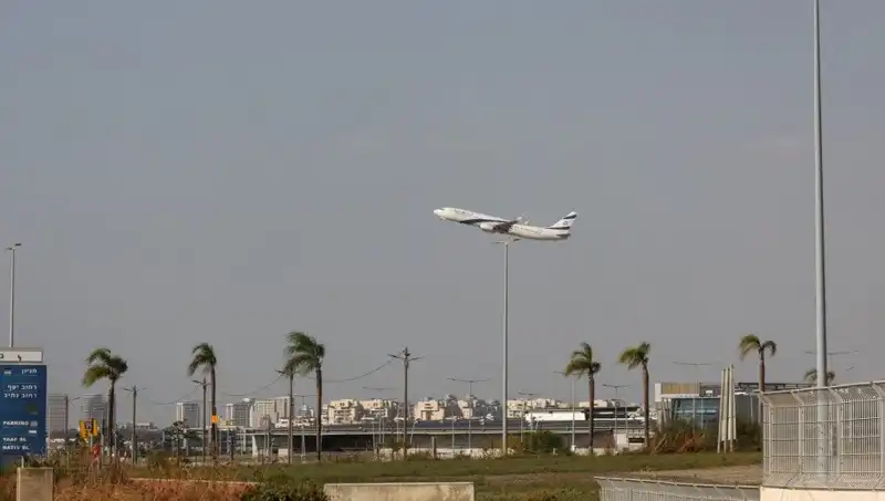 Husiler, İsrail'in Ben Gurion Havalimanı'na Füzelerle Saldırdı: Olayın Ayrıntıları