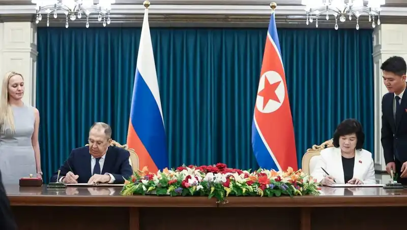 Lavrov ve Kuzey Koreli Mevkidaşı: Uluslararası İlişkilerde Yeni Dönem Mi?