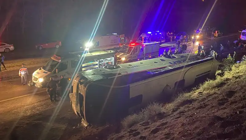 İşçi Servisi Şarampole Devrildi: 23 Kişi Hastaneye Sevk Edildi
