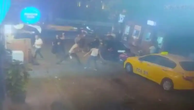 Beyoğlu'nda Laf Atma Kavgasında Kan Aktı: Olayın Perde Arkası Ne?