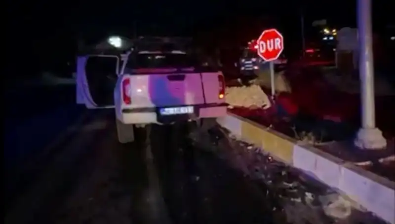 İzmir’de Şok Kaza: Kamyonet ve Hafif Ticari Araç Çarpıştı, 7 Yaralı