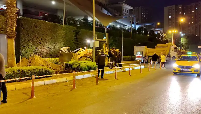 AVM Girişinde Doğalgaz Kokusu Paniği: Alışveriş Merkezinde Kaos Anları