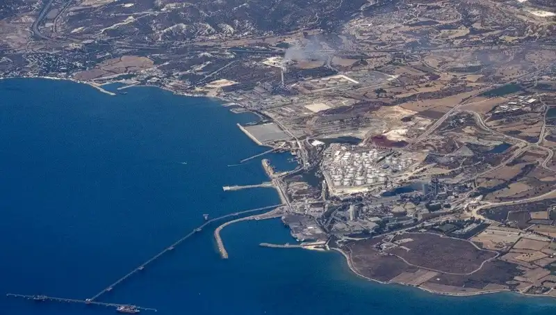 ABD Gemisi, İsrail'e Silah Taşımak İçin Limasol'a Geçiyor