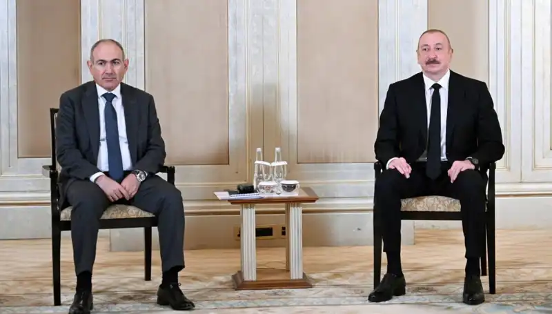 Aliyev ve Paşinyan: Abu Dabi'de Barış İmzası için Tarihi Buluşma