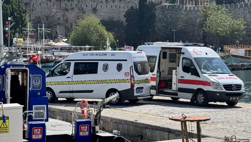 Antalya Plajında Gizemli Olay: Denizde Erkek Cesedi Bulundu