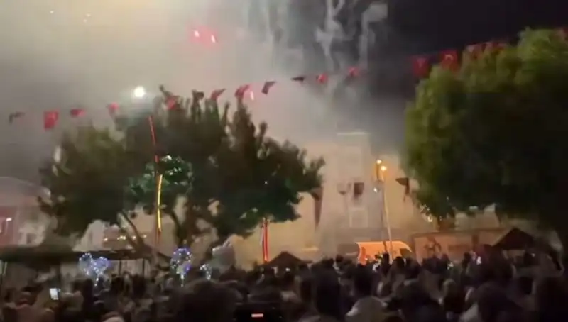 Havai Fişek Gösterisi Sonrası Hastaneye Kaldırılanlar! Olayın Perde Arkası Ne?